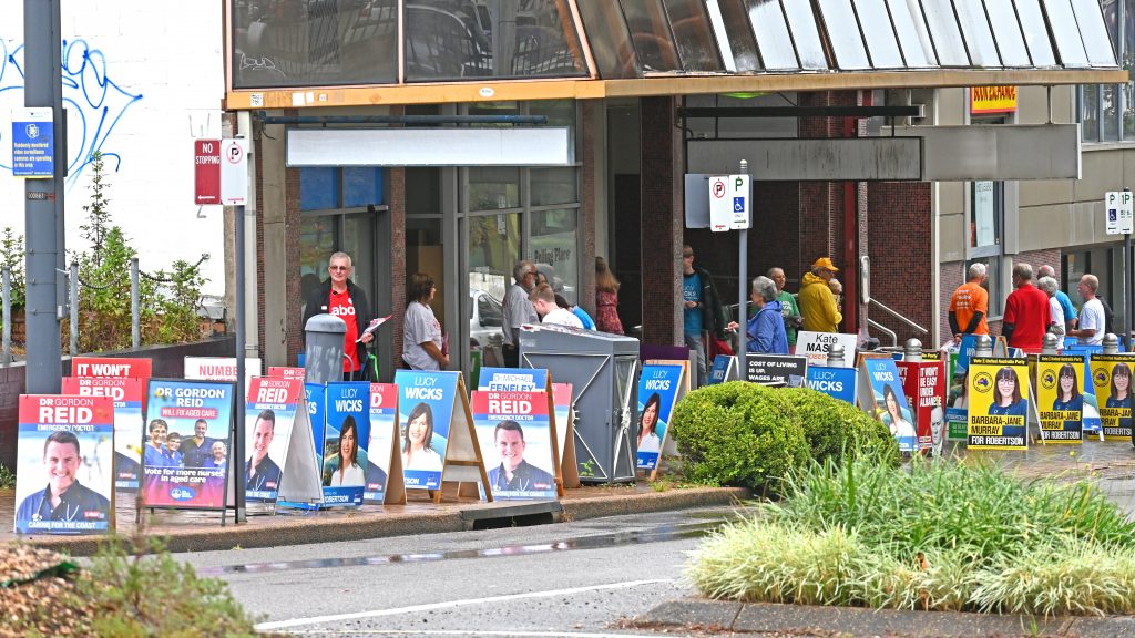 People lined up for early voting in the 2022 Australian federal election and Australian labor party